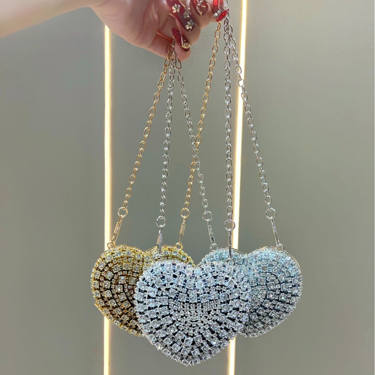 Mini Bag Evening Clutch - กระเป๋าคลัทช์คริสตัลหรูหราประดับเพชรทรงหัวใจ กระเป๋าถือขนาดเล็ก สายโซ่เพชร กระเป๋าสะพายไหล่สำหรับผู้หญิง กระเป๋าสำหรับงานแต่งงานและงานกลางคืน