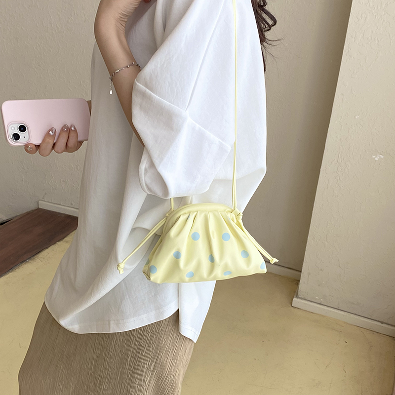 MOODS กระเป๋าถือและกระเป๋าสะพา - Luxury Bags Made บทวิจารณ์และราคา